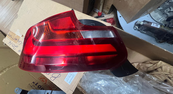 63217295423       BMW 2 series  F23 2018 Rear Right Taillight  7295423    GENUINE