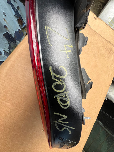 BMW Z4  2011 E89Roadster  passenger side rear light 

63217191775

7191775

GENUINE 

Bmw z4 back light