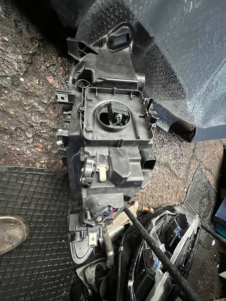 63118738687   BMW M2 2019 F87 2 SERIES 240I PASSENGER FULL LED ADAPTIVE HEADLIGHT  8738687