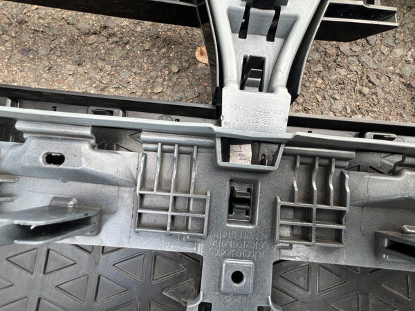 Bmw i4 2026 G26 front M-sport bumper

51119881896

9881896

Bmw G26 front bumper