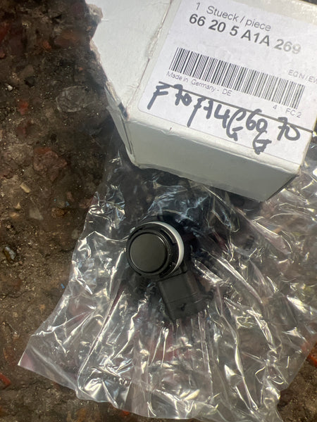 Bmw 1 series 2026 F70 parking sensor 

BMW F70 F74 G60 G70 Rear Bumper Ultrasonic Parking Sensor

New

5A1A269

66205A1A269