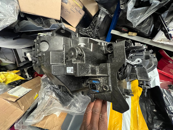 Bmw M2 2022 passenger side Adaptive  Led headlight

8083637 

63115A3Dc87

5A3DC87

bmw M2

bmw M2 headlight

bmw m2 part

bmw m2 parts

bmw part

bmw parts

bmw light

baronesstheBmlady

Bmw 2 series 2022  G42 passenger side used  headlight