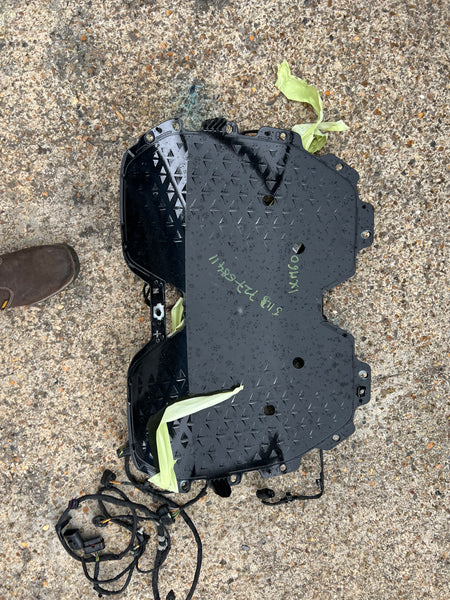 5A0E039       BMW IX  I4 2023 M60   G26 G28 RADIATOR GRILLE   This item are sold Sold separately    used      Bmw ix  2023  grilles cooler grille   BMW IX GRILLE, GRILLES COOLER GRILLE  5A0E039