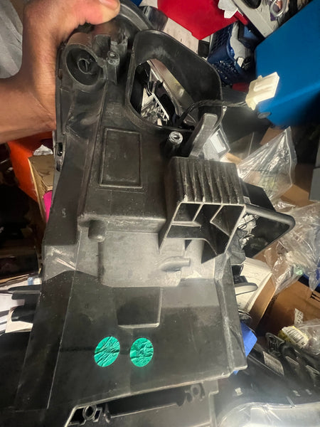 63117420441 

     BMW X2 2018 f39 passenger side FULL LED  headlight

   7420441