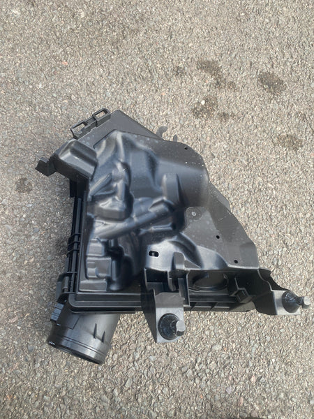 BMW 1 SERIES  2026 F70 120i AIR FILTER BOX HOUSING

8489428

13718489428

Bmw 1 series Air filter box

whats App 

07901615047