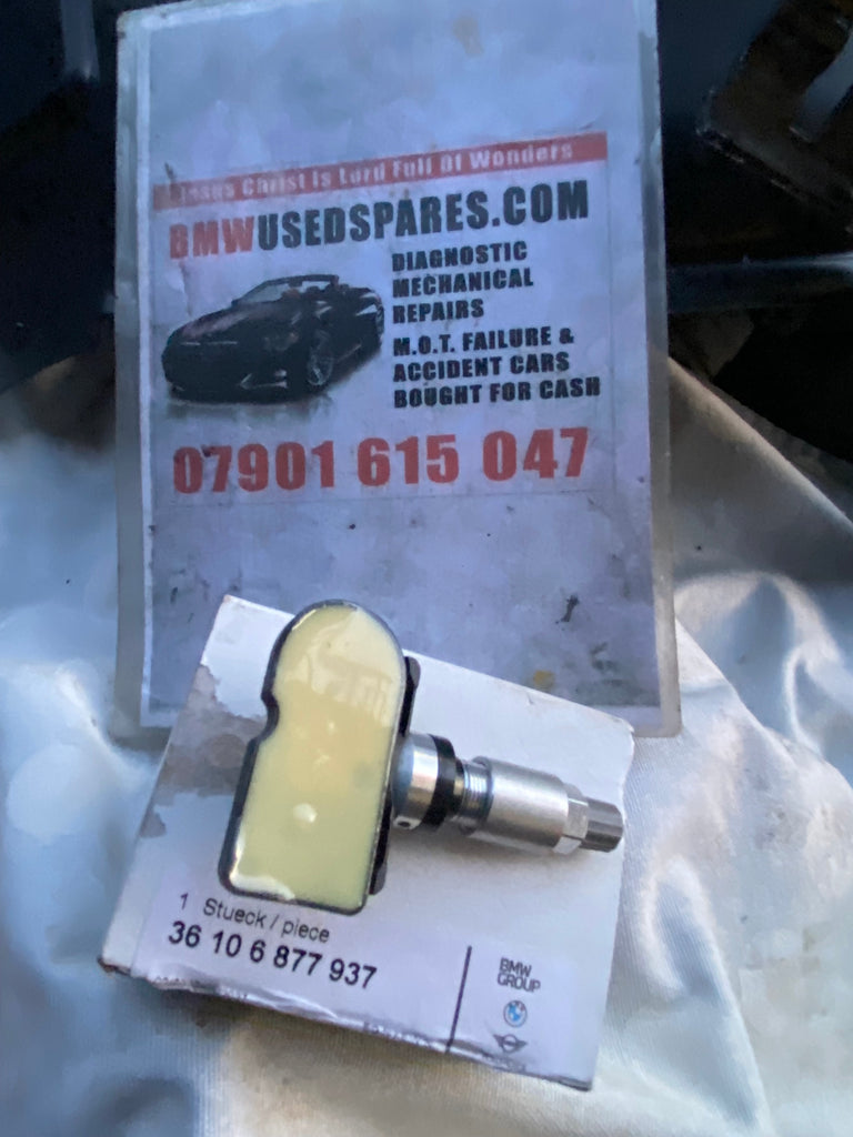 BMW 2 series 2020 f44 tyre pressure sensor 

bmw 1 series f40 2025 tyre pressure sensor 

BMW TPMS Tyre Pressure Sensor Genuine 36106877937

6877937

genuine 

bmw tyre pressure sensor