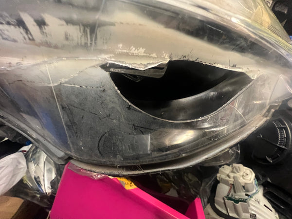 63117420441 

     BMW X2 2018 f39 passenger side FULL LED  headlight

   7420441