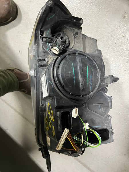 BMW X3  F25 Driver Side Headlight Xenon

7217300