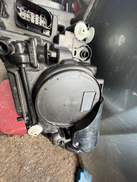 MERCEDES A CLASS W177 Full LED DRIVERSIDE RIGHT. HEADLIGHT 18-2022 A1779065003      MERCEDES A CLASS W177 2020 RIGHT DRIVE SIDE LED HEADLIGHT A1779065003 Clips broken  Observe all pictures please.