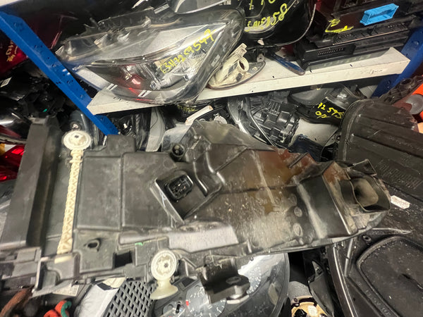 5A26FA5

 BMW 5 Series  2021 G30 G31 LCI LED passenger side Headlight.