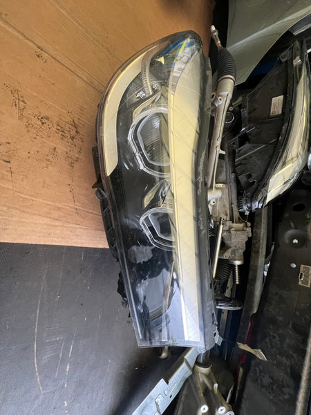 BMW 7 SERIES 2018  G11  Driver side Led headlight   8499222