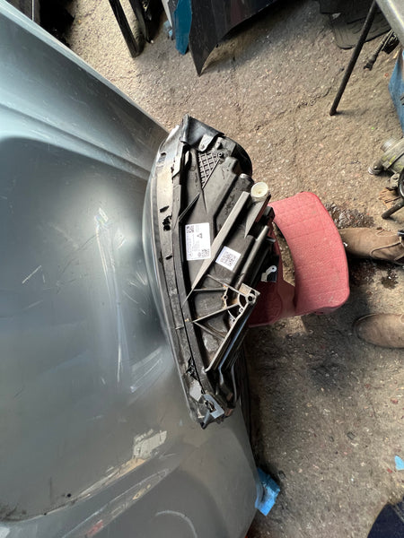 MERCEDES A CLASS W177 Full LED DRIVERSIDE RIGHT. HEADLIGHT 18-2022 A1779065003      MERCEDES A CLASS W177 2020 RIGHT DRIVE SIDE LED HEADLIGHT A1779065003 Clips broken  Observe all pictures please.