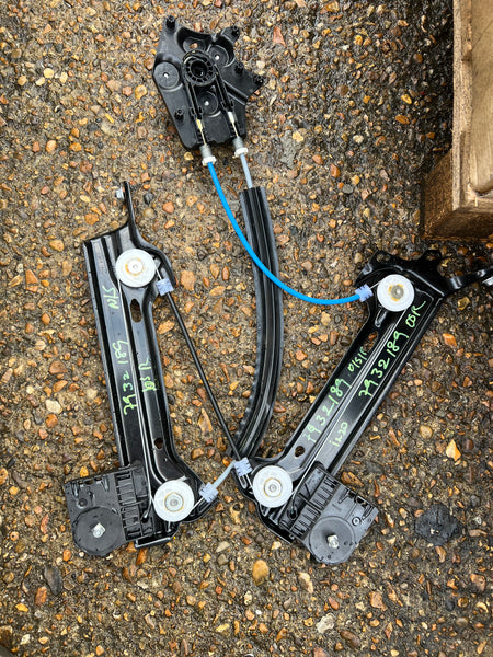 BMW iX 2024 Rear door window regulator with motor

7932189