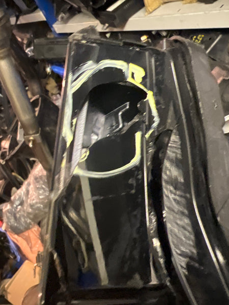 5A3CEA4

Bmw iX 2023 Driver side laser Headlight 


Glass cracked at the tip

hole on the side can be repaired 

please observe  all pictures