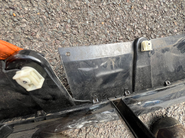 BMW 5 series 2025 G60 Front M sport Bumper

8084653

51118084653

29176901h

bmw part

bmw Bumper
This bumper needs repair 

please observe all pictures

whats app 

07901615047