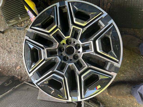 BMW iX i20 single Alloy wheel
22 Inch 1025 M
Aerodynamics 
5A73071.        Bmw XM G09 single Alloy wheel