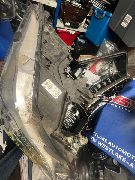 63117420441 

     BMW X2 2018 f39 passenger side FULL LED  headlight

   7420441