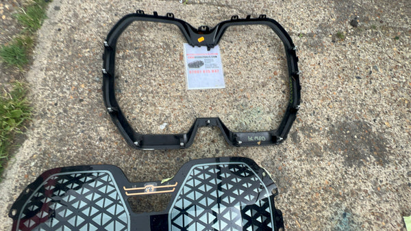 5A0E039       BMW IX  I4 2023 M60   G26 G28 RADIATOR GRILLE   This item are sold Sold separately    used      Bmw ix  2023  grilles cooler grille   BMW IX GRILLE, GRILLES COOLER GRILLE  5A0E039