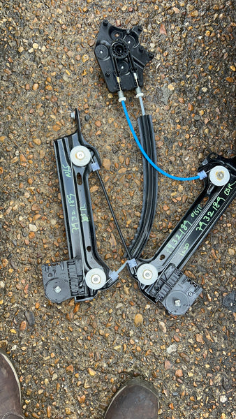 BMW iX 2024 Rear door window regulator with motor

7932189