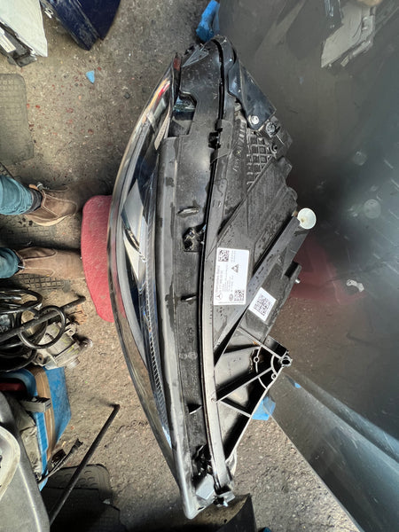 MERCEDES A CLASS W177 Full LED DRIVERSIDE RIGHT. HEADLIGHT 18-2022 A1779065003      MERCEDES A CLASS W177 2020 RIGHT DRIVE SIDE LED HEADLIGHT A1779065003 Clips broken  Observe all pictures please.