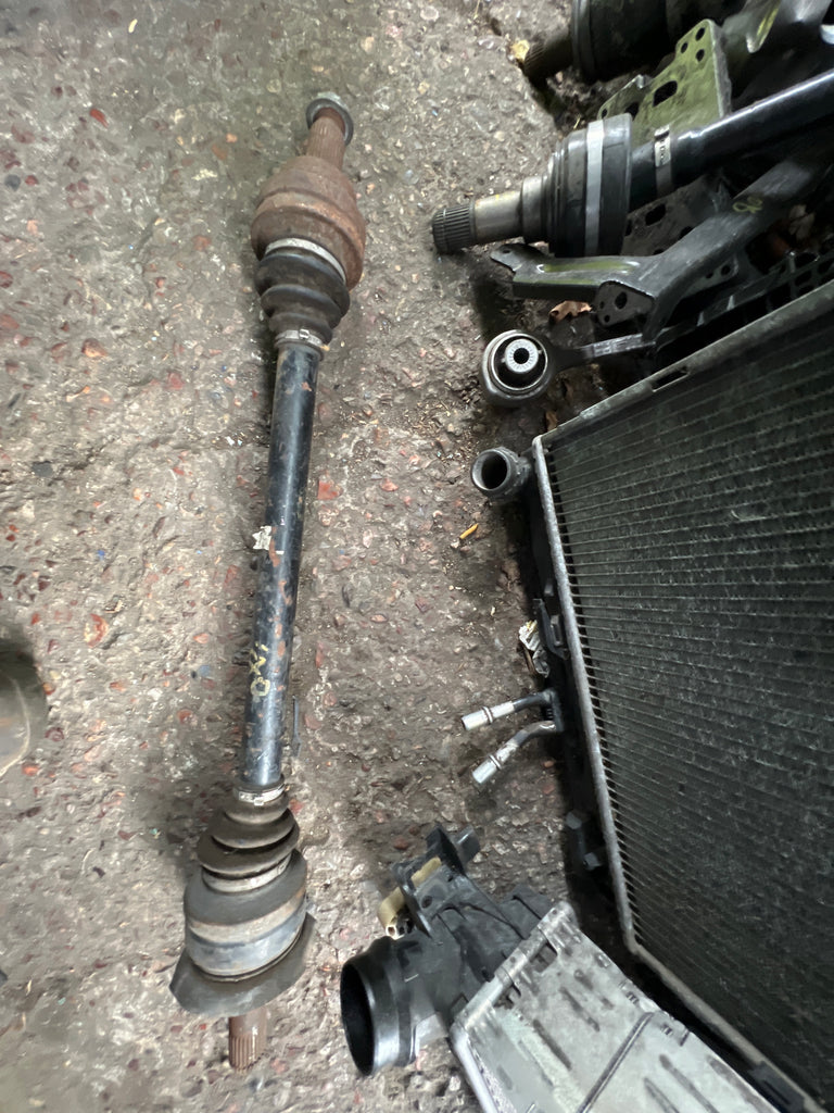 BMW X5 2011 E70 Rear drive shaft 

Bmw X5 F15 E70 X6 F16 E71 REAR DRIVESHAFT OUTPUT SHAFT LEFT OR RIGHT

8609839