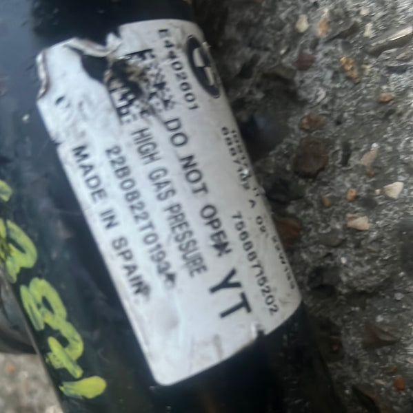 6887152    BMW  X4 2021 G21 Genuine VDC  rear shock ABSORBER   Bmw X3  2022 G01 rear shocker absorber