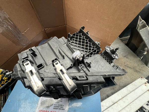 Bmw M2 G42 3022 passenger side complete Led headlight

8083637 

63115A3Dc87

5A3DC87

bmw M2

bmw M2 headlight

bmw m2 part

bmw m2 parts

bmw part

bmw parts

bmw light

baronesstheBmlady

Baronessbmw