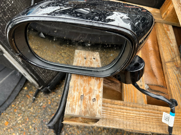 Mini Cooper 2024 J01 J05 passenger side wing mirror 

Mini Cooper J01 passenger side wing mirror

Mini Cooper J05 passenger side wing mirror 

This mirror has a hole at the back 

please observe all pictures