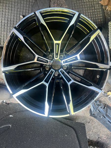 BMW M4 2024 G82  1 single 20”inch Rear alloy wheel  

New

7882870

36117882870 

Bmw M2 G42 1 single 20” rear alloy wheel

10.5j 20inch

 

36117882870