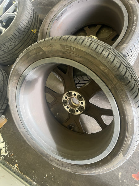 Bmw part 
Bmw parts 
Bmw alloy wheel
Bmw X5 G05 alloy wheel with tyre.
Bmw X6 G06 set of alloy wheel 

Original BMW X5 G05 X6 G06  set of 21 Inch Summer Wheels Y Spoke M741 8071998  8071999

https://bmwusedsparesonline.com/collections/all