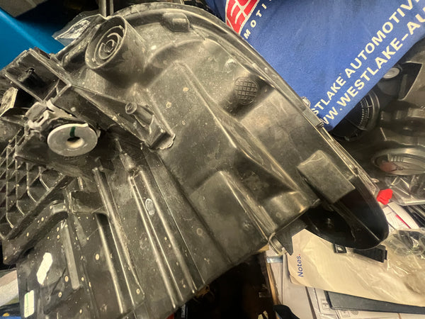 63117420441 

     BMW X2 2018 f39 passenger side FULL LED  headlight

   7420441