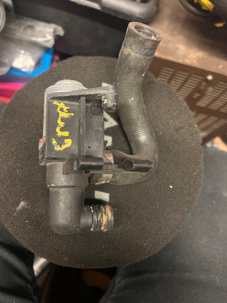 BMW 3 Series E36 1997 Heater control valve
8375443

Genuine 

Bmw E36 heater control valve