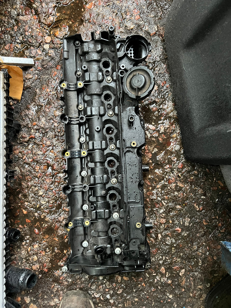 BMW 5 series 2016 F10 rocker cover Diesel 230kW Rocker cam cover

8507607

Bmw 335 diesel rocker cover