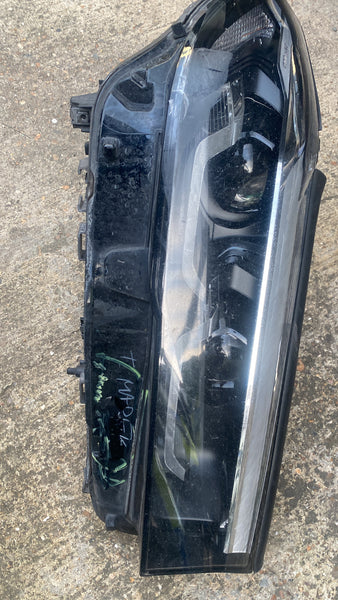 Bmw 5 Series G30 2021  Driver side Full Led Headlight 

9479260

The glass is scuffed 

please observe all pictures 

Bmw part

Bmw parts 

bmw g30 headlight

bmw light