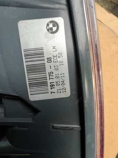 BMW Z4  2011 E89Roadster  passenger side rear light 

63217191775

7191775

GENUINE 

Bmw z4 back light