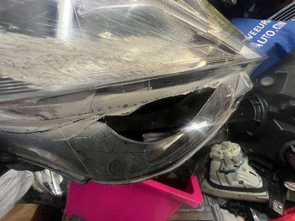 63117420441 

     BMW X2 2018 f39 passenger side FULL LED  headlight

   7420441