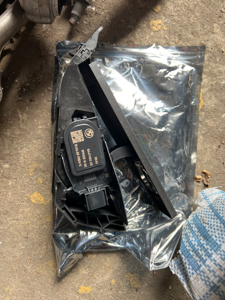 BMW M2 Accelerator pedal module 

Bmw X5 Accelerator pedal  new

M3 M5 X1 X3 M X4 X5 X6 Z4 Accelerator Pedal Module 35405A47458