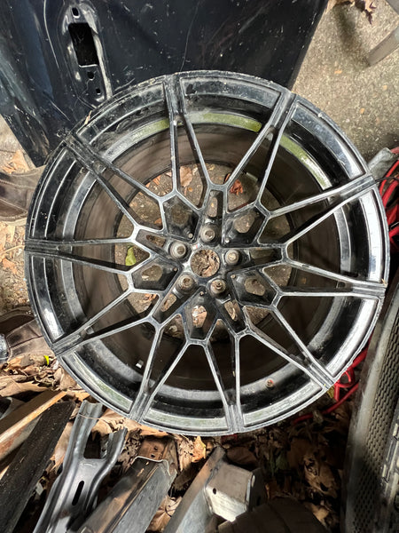 Bmw part

Bmw parts 

Bmw alloy wheel 

  BMW M3 G80 M4 G82 G83 826M  1 single REAR ALLOY WHEEL 10,5J 20" ET:20

8093839

8093832