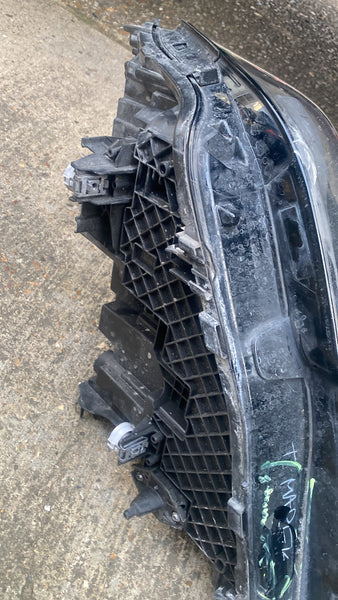 Bmw 5 Series G30 2021  Driver side Full Led Headlight 

9479260

The glass is scuffed 

please observe all pictures 

Bmw part

Bmw parts 

bmw g30 headlight

bmw light