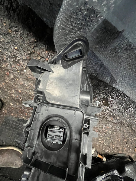 63118738687   BMW M2 2019 F87 2 SERIES 240I PASSENGER FULL LED ADAPTIVE HEADLIGHT  8738687