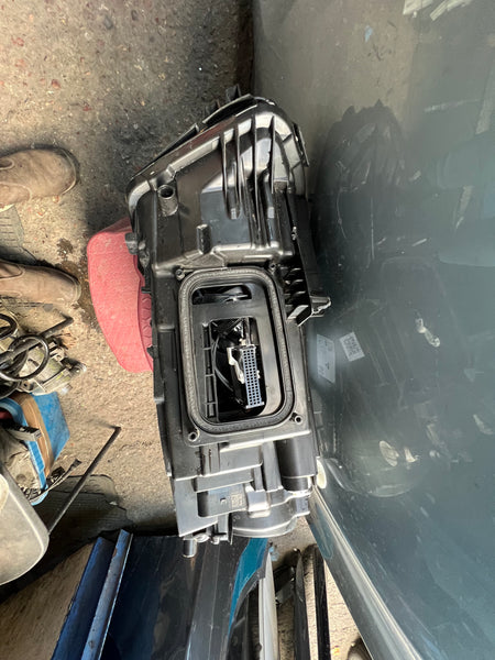 MERCEDES A CLASS W177 Full LED DRIVERSIDE RIGHT. HEADLIGHT 18-2022 A1779065003      MERCEDES A CLASS W177 2020 RIGHT DRIVE SIDE LED HEADLIGHT A1779065003 Clips broken  Observe all pictures please.