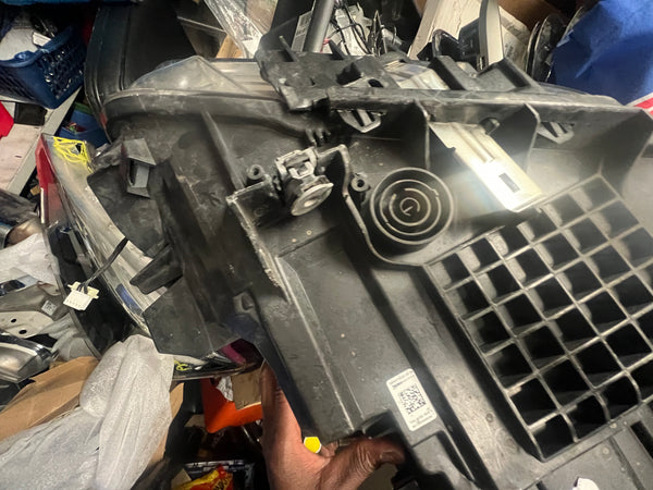 63117420441 

     BMW X2 2018 f39 passenger side FULL LED  headlight

   7420441