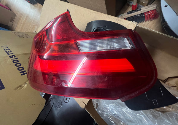 63217295423       BMW 2 series  F23 2018 Rear Right Taillight  7295423    GENUINE