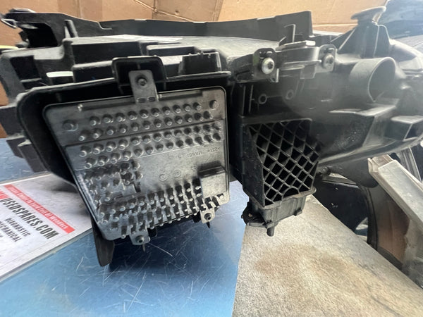 Bmw M2 G42 3022 passenger side complete Led headlight

8083637 

63115A3Dc87

5A3DC87

bmw M2

bmw M2 headlight

bmw m2 part

bmw m2 parts

bmw part

bmw parts

bmw light

baronesstheBmlady

Baronessbmw