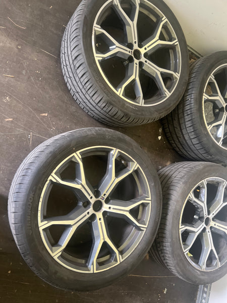 Bmw part 
Bmw parts 
Bmw alloy wheel
Bmw X5 G05 alloy wheel with tyre.
Bmw X6 G06 set of alloy wheel 

Original BMW X5 G05 X6 G06  set of 21 Inch Summer Wheels Y Spoke M741 8071998  8071999

https://bmwusedsparesonline.com/collections/all