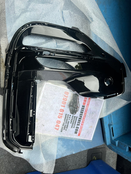 Bmw part 

Bmw parts

51128092688

BMW X5  2021 G05 Driver Side fog light BUMPER GRILLE TRIM

8092688

NEW

GENUINE

BMW X5 G05 BUMPER M SPORT  Driver side FOG LAMP COVER