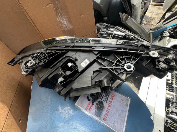 Bmw m3 

bmw im3

BMW i M3 G22 G23 G26 G80 passenger side  Headlight LED technology right

63119851037  5A19353

9851037

Bmw M3  passenger side headlight