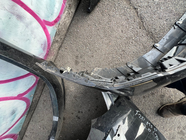 BMW 5 series 2025 G60 Front M sport Bumper

8084653

51118084653

29176901h

bmw part

bmw Bumper
This bumper needs repair 

please observe all pictures

whats app 

07901615047