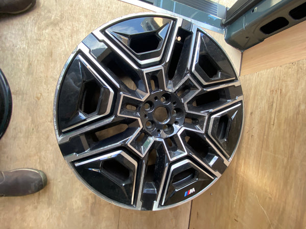 BMW iX i20 single Alloy wheel
22 Inch 1025 M
Aerodynamics 
5A73071.        Bmw XM G09 single Alloy wheel