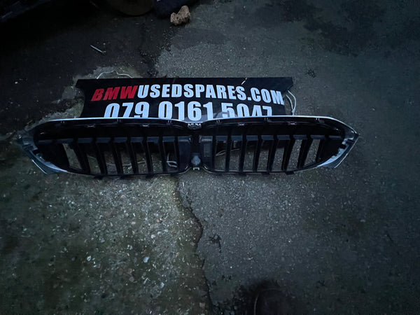 8075665

  BMW 3 Series G20 M 340i M Sport Kidney Grille Trim  

bmw G20 kidney grille